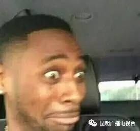 爆笑大学生上课玩游戏,却被老师这样围观