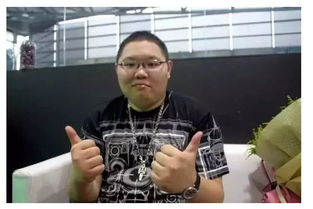 主播线下约饭,钱小佳包公厂,pdd三千人吃虾,她却收钱聚餐