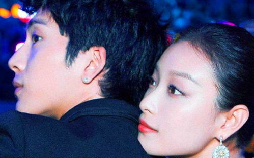 出生28天被爸妈抛弃,奶奶摆地摊把他养大,成名后送奶奶千万豪宅