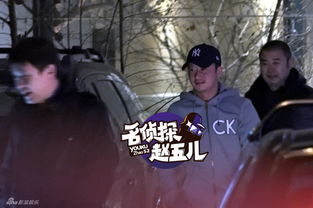 吴京1人出门会友大吃大喝脸上冒出高原红
