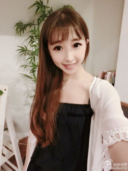 长腿萌妹表情包私照