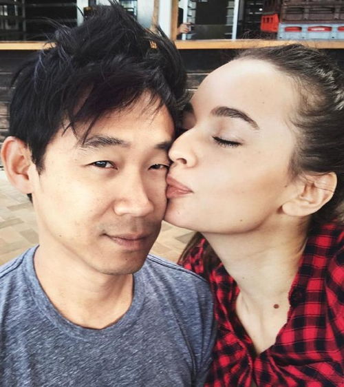 海王导演温子仁家中低调娶小11岁女星,不摆酒没婚纱也可以