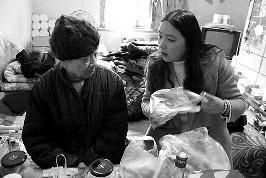 兴平90后姑娘跨越血缘照顾孤寡老人4年获点赞图