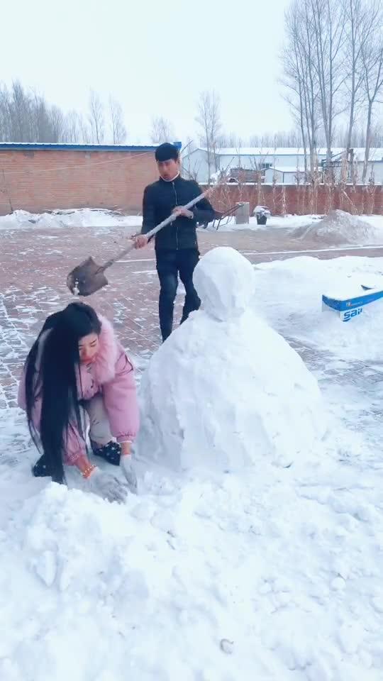 大哥,你这样恶作剧应该赐你一个一丈红