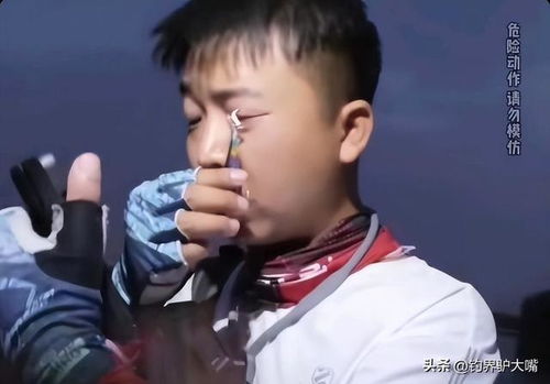 钓鱼要戴头盔河北男子把鱼钩飞到眼睛上,太危险了