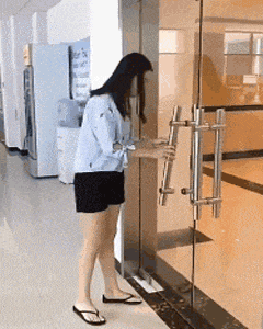 室友是个女装大佬,每次看着她都觉得怪怪的,关键太可爱了