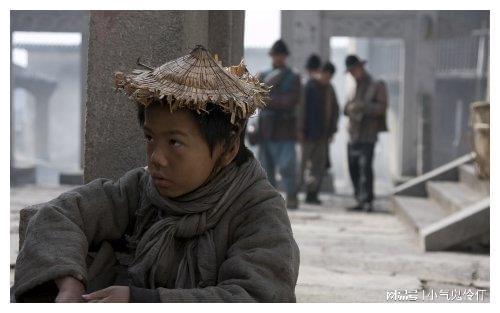 老人给孤儿一碗蛋花汤,二十年后孤儿要赡养老人,老人却毒死他