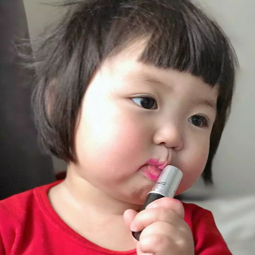 这位韩国小萝莉长了一张屁股脸,却萌哭百万人
