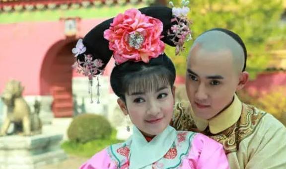 还珠格格为何愉妃不喜欢小燕子看小燕子抢走了她什么吧