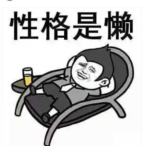搞笑段子家里灯泡坏了,踩在板凳上,一只手拿着准备更换的新灯