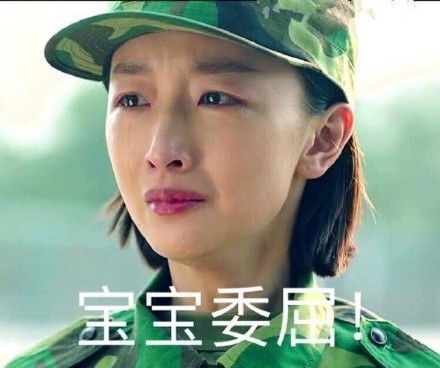 周冬雨不会被谣言打倒,现身机场比心卖萌,黑子们别霍霍了