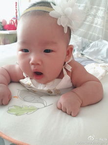 组图伊能静带儿女出门哥哥抱妹妹画面太暖心
