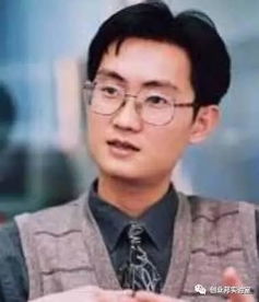 当年王健林当兵,马云蹬三轮,刘强东做网管,而他