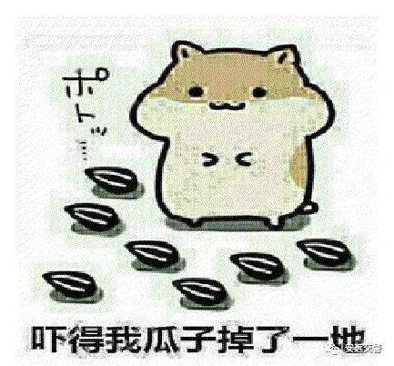惊险安远三青年一手骑车一手撑伞,结果