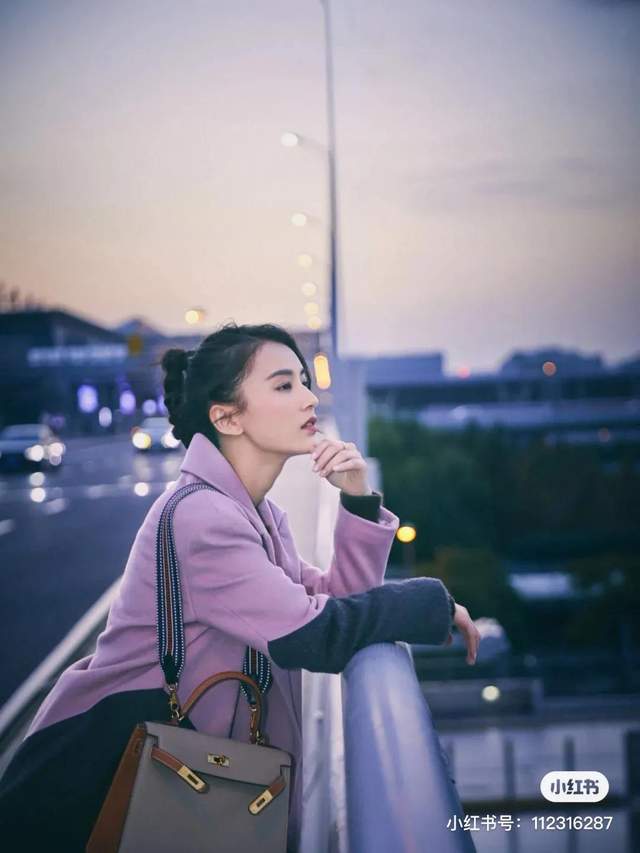 自从黄圣依变成表情包大户之后,有趣的事情发生了