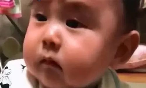 5个月宝宝第一次断奶,孩子表情让妈妈泪崩,可怜天下父母心