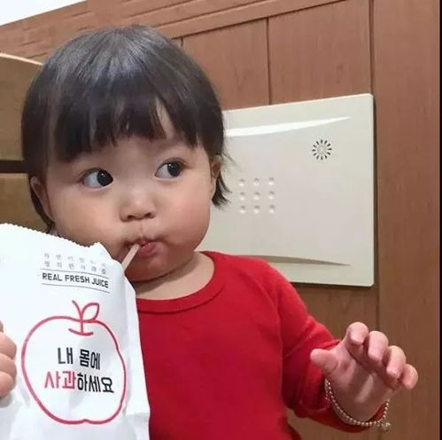 小女孩长了一张屁股脸,萌哭百万人,又骗我生女儿了
