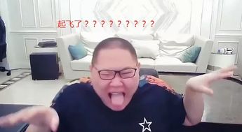 pdd挑战30秒无表情吃柠檬,等30秒结束后表情亮了飞天骚猪
