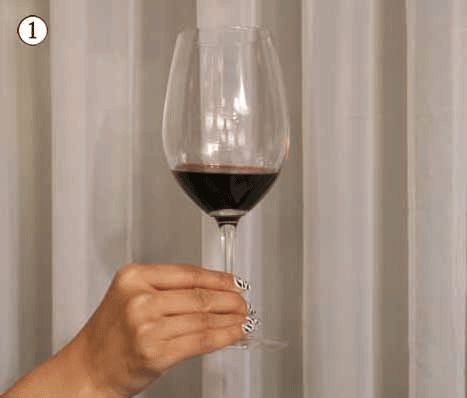怎样拿葡萄酒杯