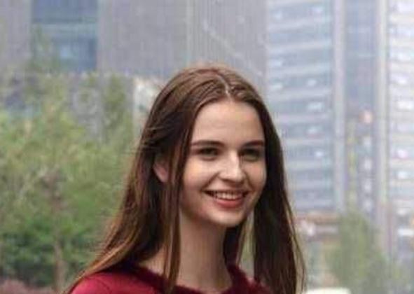 东北一个混血村,大街满是俄罗斯美女,游客根本就不想走