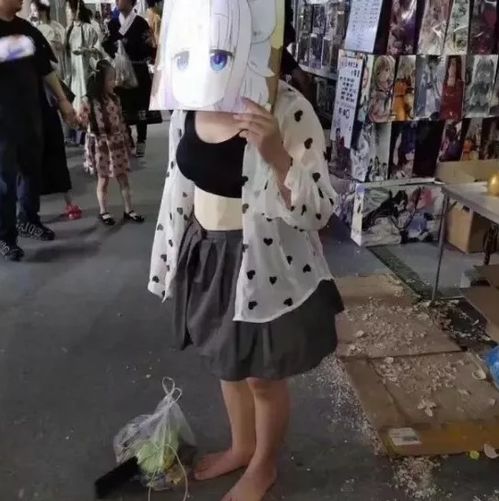 重庆漫展,一女子cos乔碧萝遭围观,网友你就是全场最靓的妞
