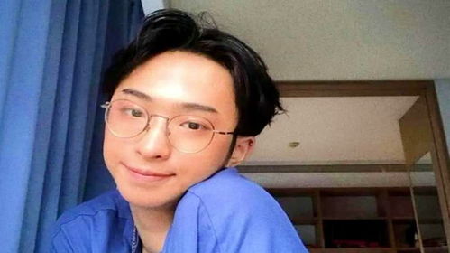 伊能静18岁儿子社交账号曝光扮女装涂指甲颜值高
