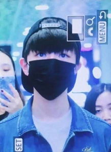 tfboys王俊凯深圳机场密集恐惧症,被吓懵,全是表情包