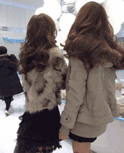 搞笑gif段子姑娘,你怎么喝酒和别人不一样,怎么不用手呢
