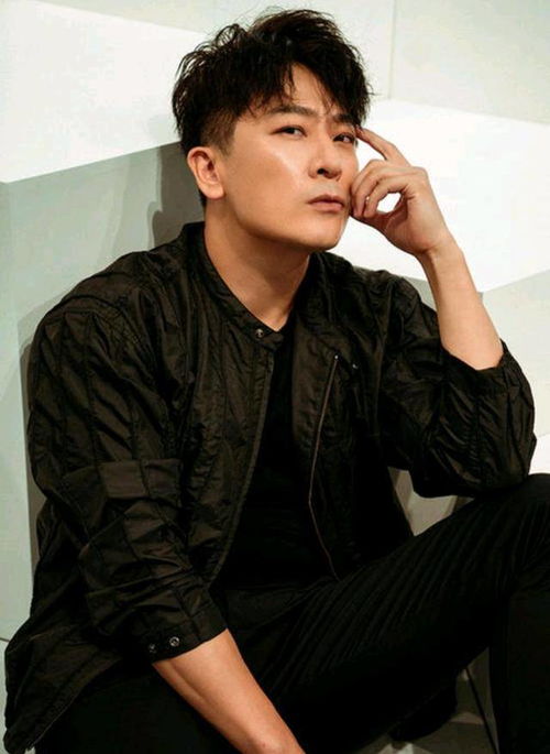 杨志刚走后,一直给杨志刚做配角的于毅成了男一,他也是赵吏