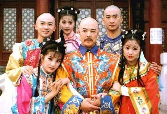 还珠成名后大不同,她做慈善,他已入狱,他居然终身不娶