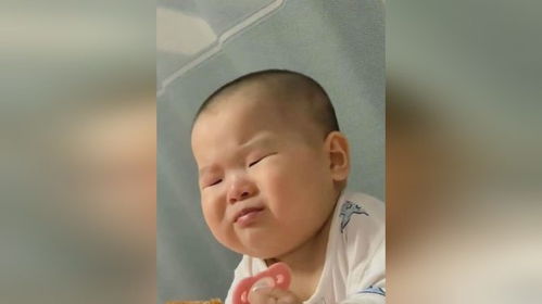 小朋友拉粑粑拉出表情包,网友跟小岳岳太像了