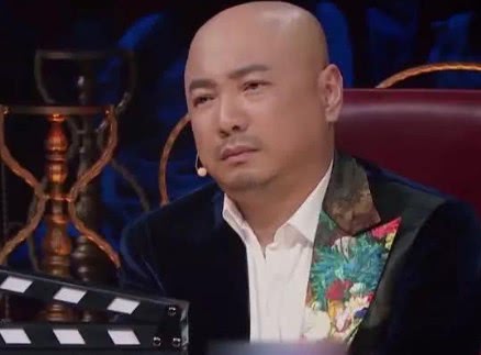 我就是演员张小斐撩衣喂奶,谁注意她手上的动作看哭徐铮