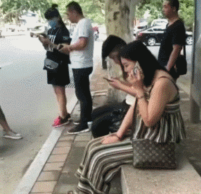 搞笑gif被女人支配的