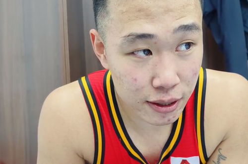 深圳g2更衣室2伤员表情痛苦,郑永刚鼓舞全队,贺希宁大鸟专访