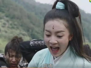战北野真的溺水部下和雅兰珠争相人工呼吸,他却突然苏醒