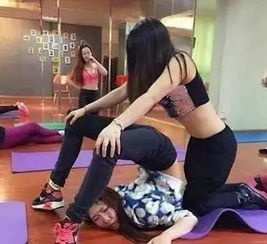 内涵图妹子你热我理解,明天我给你换个大的,风扇太小了