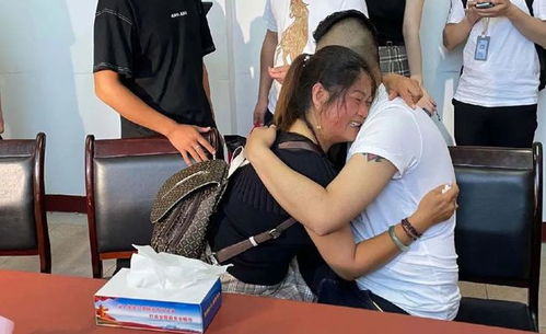 发生在舟山这一幕,看哭了小伙4岁被拐,23年后终与母亲团圆,母子抱头痛哭拐卖舟山市公安局网易订阅