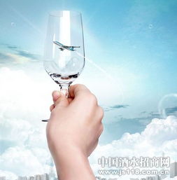 饭桌上当你举起酒杯的时候可以缴械投降
