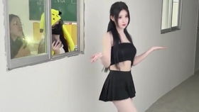 当老师和学生用同学的照片现场制作表情包斗图会发生什么