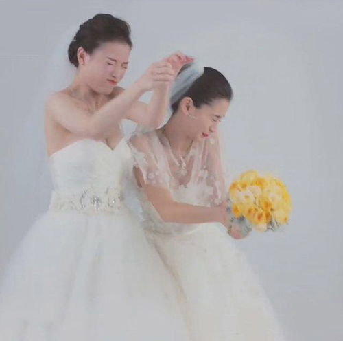 baby倪妮低胸婚纱抢捧花gif动图表情夸张搞笑