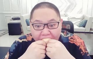 pdd挑战无表情吃柠檬,等30秒结束后表情亮了飞天骚猪