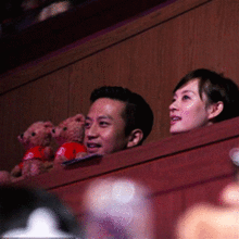 摇头晃脑的夫妇进行交谈中可爱美丽的夫人气质
