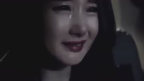 美女半夜打出租车漫游,一直哭个不停,司机师傅瘆得慌