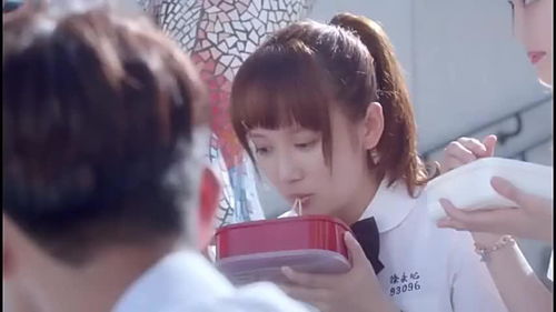 校园女神出糗,表情逗趣搞怪,跟发际线男孩有的一拼