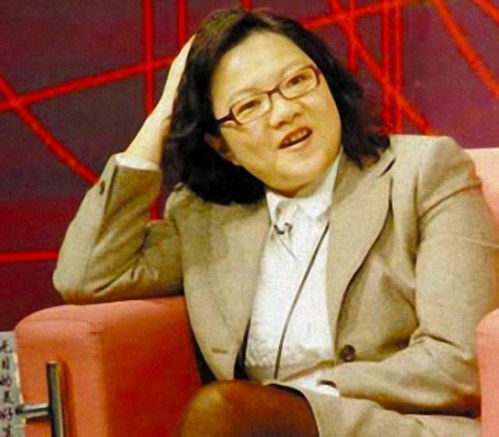 左搂潘石屹右靠史玉柱,背刺伊能静的苏芒,嚣张过后遇到了洪晃