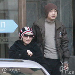 小陶虹挺大肚做产检徐峥买美食犒劳妻