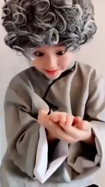 小女孩模仿小岳岳,这表情我给满分,就是戏精本人啊