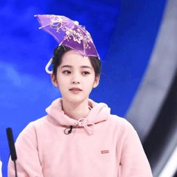 退圈了18岁欧阳娜娜一袭红裙拉琴惊艳,网友终于选对路了