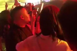 去看个演唱会被调侃成保安也只有小岳岳了,喜细胞无时不在