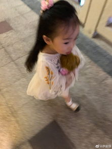 太暖心小米粒每晚对伊能静说我爱你妈妈